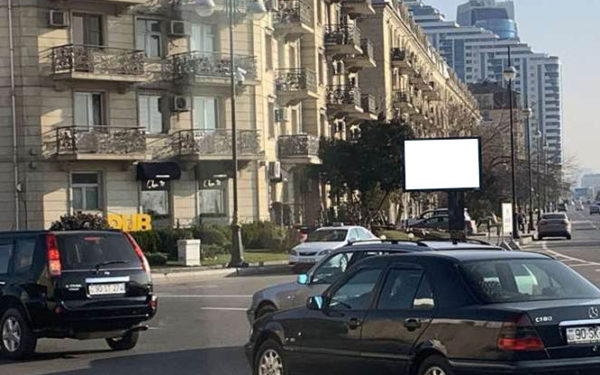 8 Noyabr pr. (Port Baku Mall yanı)